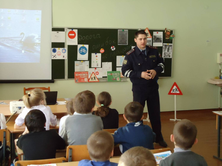 На территории Кочубеевского округа стартовало профилактическое мероприятие "Заметный юный пешеход!", которое продлится до 17 января..
